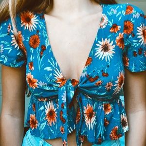 ⚡️Blue Floral Tie Top⚡️